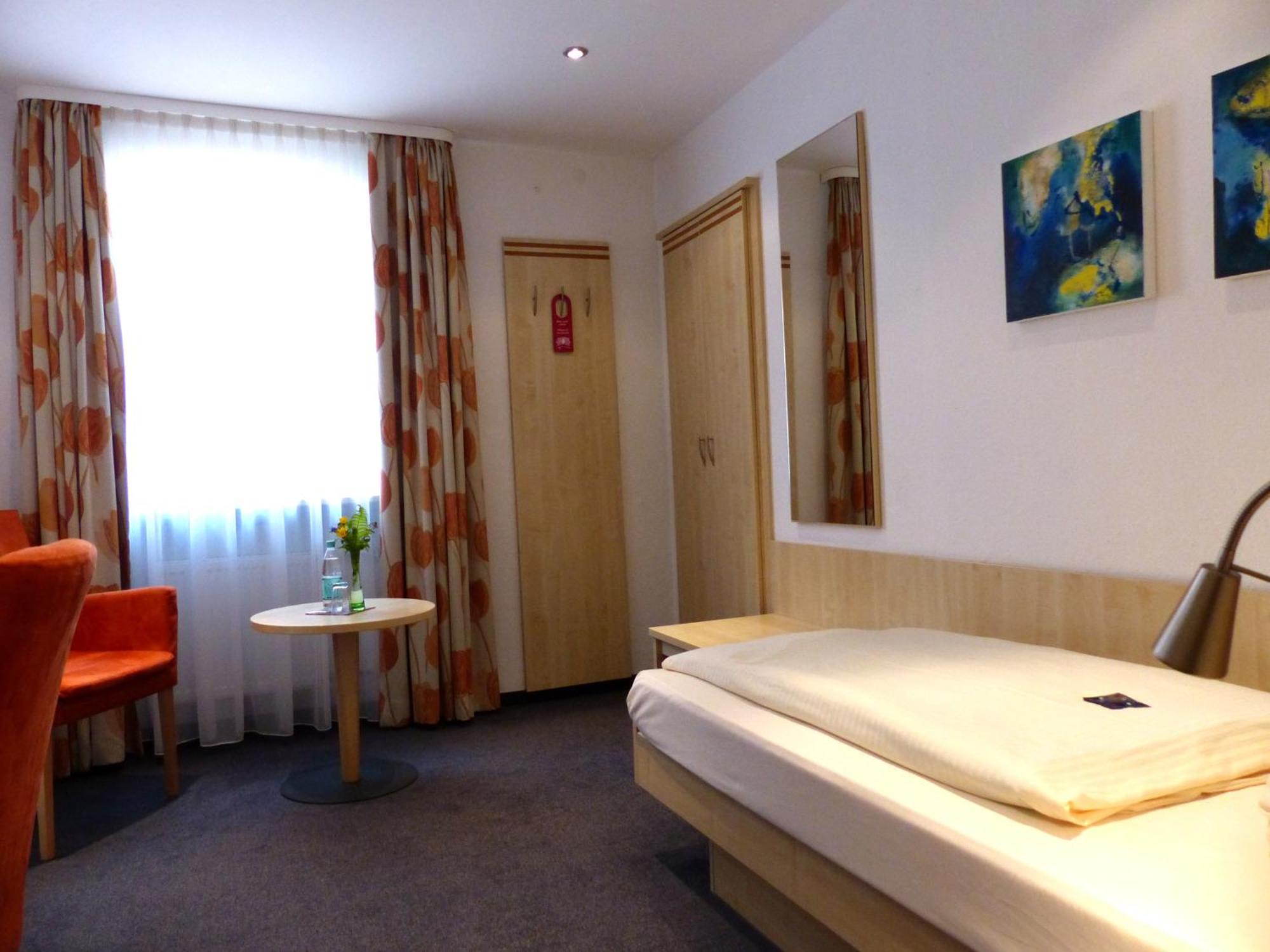 Hasi'S Hotel Grafing bei Muenchen ภายนอก รูปภาพ